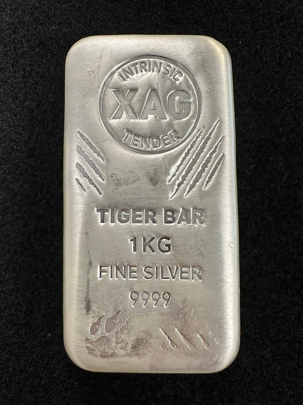 1kg Intrinsic Tender Tiger silver cast bar – front